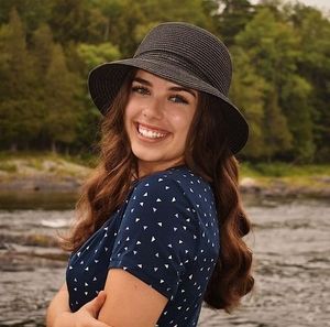 Meet your Posher, Raquel